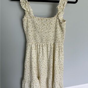 Yellow and Cream Floral Smocked Dress size XS 🌼🌼
